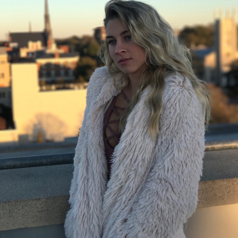 Fur coat - Picture 2 of 2